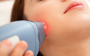 Chiếu tia laser để trị bệnh thần kinh