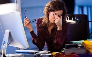 Bảo vệ mắt như thế nào khi tiếp xúc thường xuyên với máy tính?