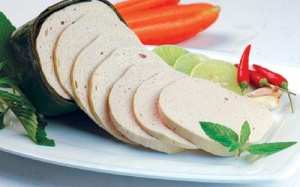 Phân biệt giò, chả Tết chứa hàn the để phòng ngừa vô sinh