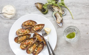 Vẹm xanh sốt mayonnaise, hành tây thơm béo ngậy