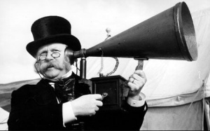 Lược sử máy trợ thính - 'bạn thân' của người bị điếc tai, nghe kém