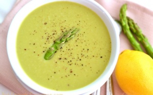 Nấu soup măng tây cho bé yêu nhanh lớn