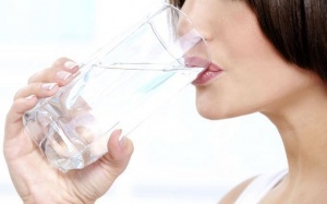 Nước lọc hay nước ép trái cây tốt hơn?