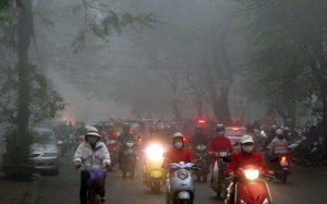 Trời lạnh, sương mù người dân cẩn thận khi lái xe