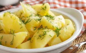 6 loại rau củ giàu dinh dưỡng hơn khi luộc