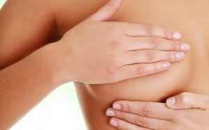 Infographic: Tự kiểm tra ung thư vú tại gia