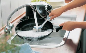 7 tuyệt chiêu cọ sạch bóng xoong, nồi bị cháy