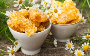 Sáp ong: Đẹp da và nhiều lợi ích khác