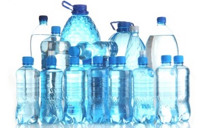 Thị trường nước uống đóng chai: 'Vàng thau lẫn lộn'