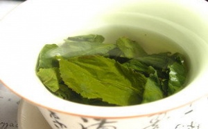 Nên tránh uống trà xanh sau khi ăn thịt đỏ