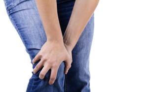 Đầu gối đau nhức và tê cứng phải làm sao?