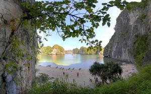 Đoàn phim 'Kong: Skull Island' lấy phà, du thuyền làm đại bản doanh trên vịnh Hạ Long