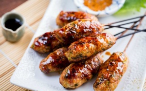 Thơm lừng, lạ vị với món gà viên nướng xiên que kiểu Nhật