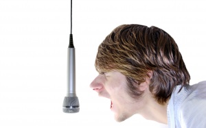 Không hát lên nốt cao được do chấn thương thanh quản phải làm sao?