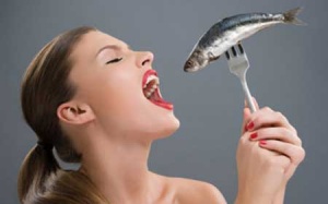 Ăn cá bị hóc xương thì phải làm sao?