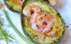 Bơ nướng và salad tôm: Món nướng ngon, không sợ ung thư