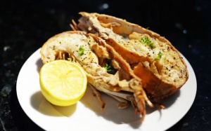 Sang chảnh với tôm mũ ni nướng bơ chanh