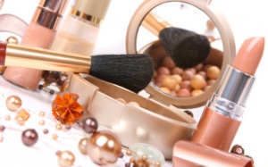 Độ tuổi nào thích hợp sử dụng mỹ phẩm?