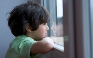 Con 3 tuổi chưa biết nói, khó giao tiếp có phải tự kỷ không?