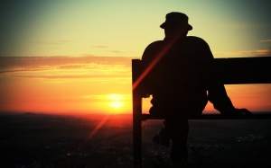 Hiện tượng “Mặt trời lặn” ở người mất trí nhớ là gì?