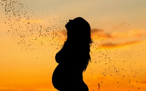 Con nấm miệng vì mẹ bầu nấm... âm đạo?