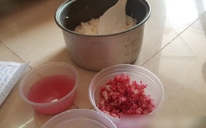 Bộ Y tế nói gì vụ cơm chuyển màu trắng sang đỏ sau khi để qua đêm?