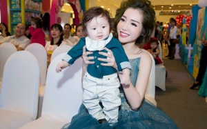Elly Trần đưa con trai Túc Mạch đi sự kiện