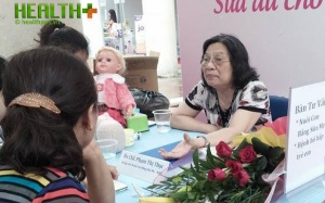 Mẹ vừa sinh có nên cho con ăn sữa non công thức?