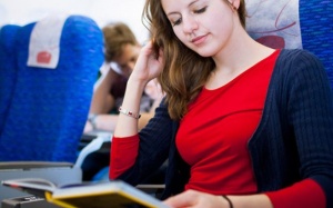 Mang thai dưới 3 tháng có nên đi máy bay?