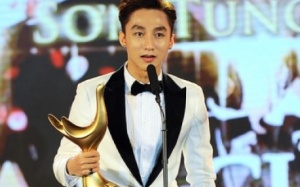 Sơn Tùng M-TP 'vượt mặt' Tùng Dương, đạt giải thưởng Ca sỹ của năm