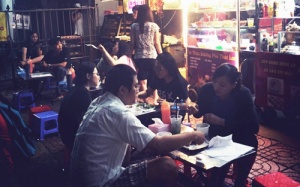 Quán đậu hũ thối đông khách giữa lòng Sài Gòn