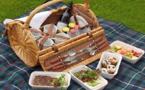 4 món ăn tiện lợi mang theo khi đi picnic