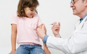 Trẻ cần tiêm phòng thấp tim đến khi nào?