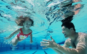 Những chú ý giúp trẻ bơi lội an toàn trong mùa hè