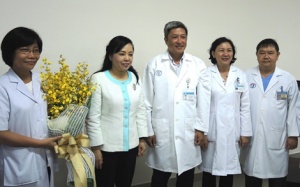 Bộ trưởng Y tế tặng kỷ niệm chương tri ân gia đình hiến tạng xuyên Việt