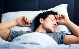 Làm sao để tránh bị đau lưng sau khi ngủ dậy?