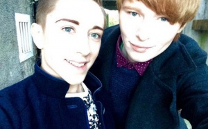 Hi hữu: 2 anh em trai rủ nhau chuyển giới để biến thành cặp chị em thân thiết