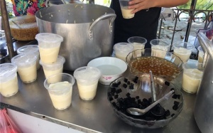 Nắng 40 độ: Ngày bán 1.500 bát tào phớ, lãi 8 triệu