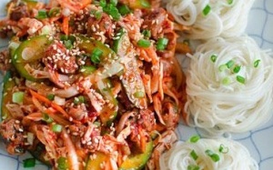Lạ miệng với nộm ốc chua cay