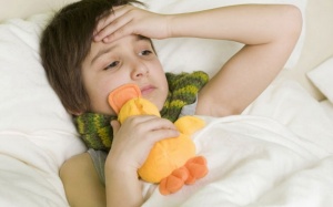 Mùa hè, bố mẹ lơ là khiến con cảm lạnh