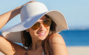 Lý do bạn nên có 1 chiếc kính râm cho mùa hè