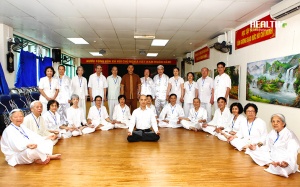 Trải nghiệm lớp học ngồi thiền chữa bệnh dành cho người cao tuổi 