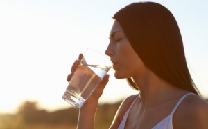 6 dấu hiệu cảnh báo tình trạng mất nước bạn cần biết