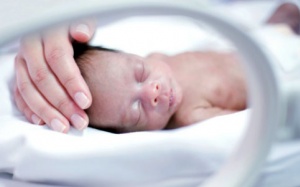 Sức khỏe tim mạch của trẻ sinh non cải thiện khi được bú mẹ