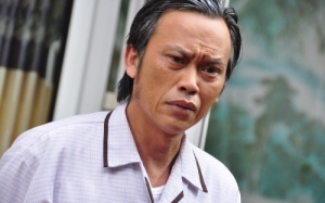 Hoài Linh nhập viện vì bị đau cột sống sau khi chụp hình phim kinh dị