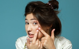 Phương pháp tự nhiên chữa mụn hiệu quả