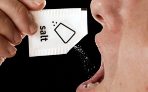 5 lý do khiến bạn luôn thèm ăn mặn