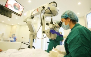 Sau mổ cận thị, cần chăm sóc mắt như thế nào?