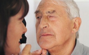 Làm gì để bệnh thoái hóa điểm vàng không nặng lên?