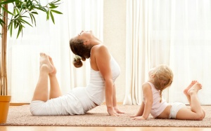24 tư thế yoga siêu đáng yêu tốt cho cả mẹ và bé